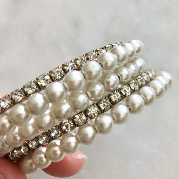 Vintage Jewelry - Vintage Pearl and Diamond Detail Bracelet
